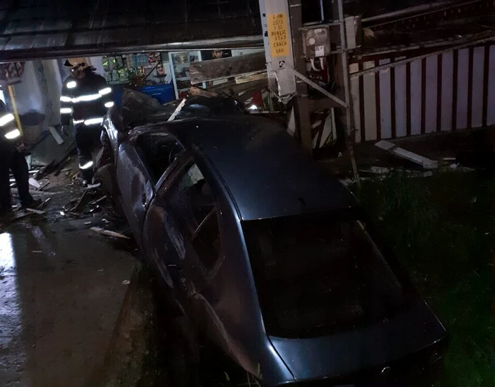 Șoferul a suferit leziuni în accident FOTO ISU Neamț