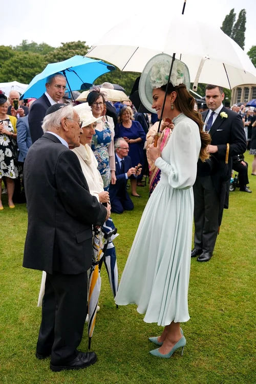 Kate Middleton garden party (7) jpg