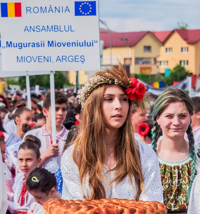 Un oraș de provincie din România va intra în Cartea Recordurilor: va găzdui cea mai mare paradă a portului popular