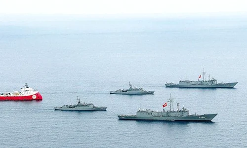 Marina greacă a fost plasată în stare de alertă după ce Turcia a trimis 17 nave de război într o zonă disputată economic de cele două țări jpeg