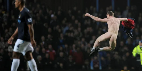 spectator gol pe teren