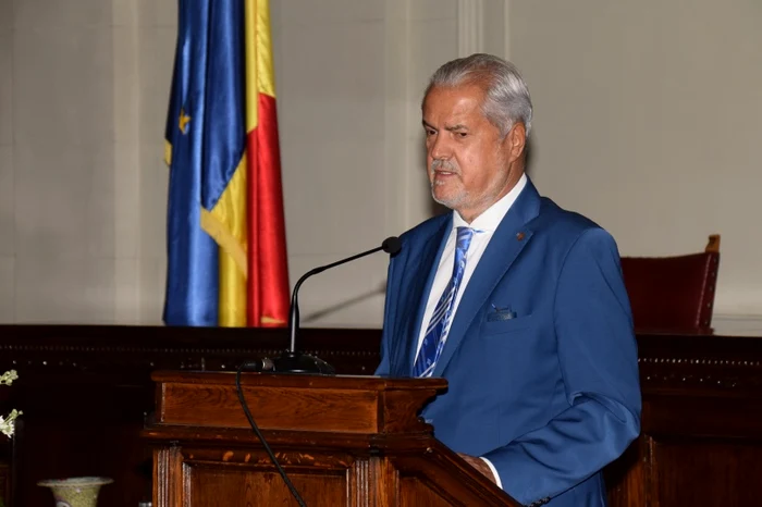 
    Adrian Năstase cuză autoritățile că au mimat liberalizarea pieței energieiFoto: adriannastase.ro  