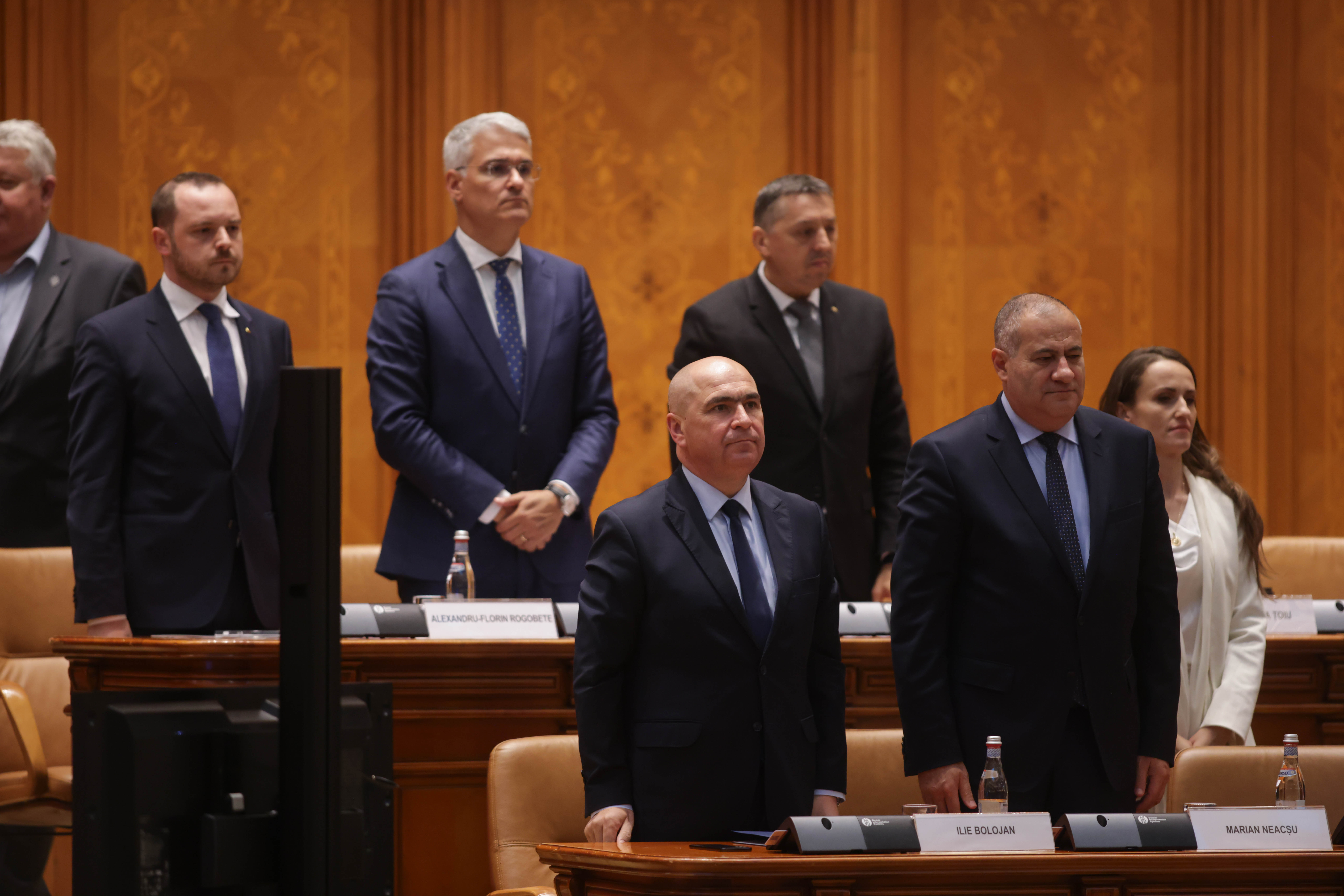LIVE TEXT Cursă de foc în Parlament. Deputații și senatorii dezbat și votează 4 moțiuni de cenzură