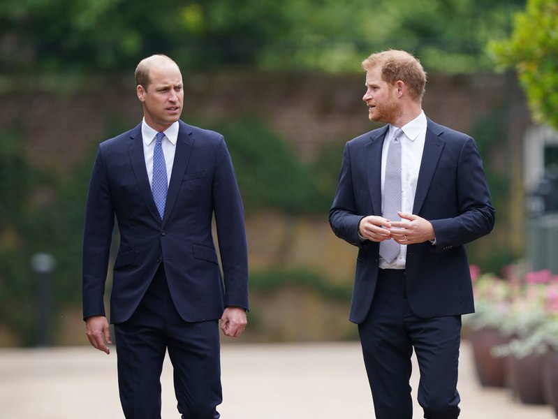 De la iubire la ură nu a fost decât un pas. Prințul William îl copleșea pe Harry cu „o mulțime de îmbrățișări”, conform unor scrisori ale prințesei Diana