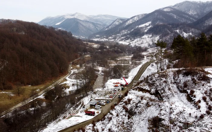 Șantierul Autostrăzii A1, pe secțiunea Corbetu - Tigveni. Foto: Daniel Guță. ADEVĂRUL