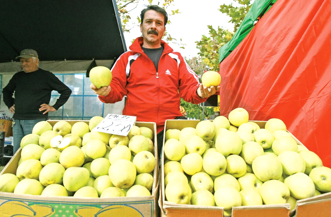 1 kg de mere din  Curtea de Argeș  costă 2,5 lei