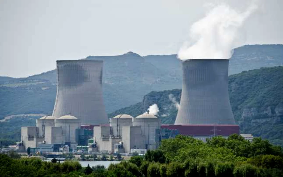 Energia nucleară, mai curată decât energia obţinută din petrol şi cărbune.
