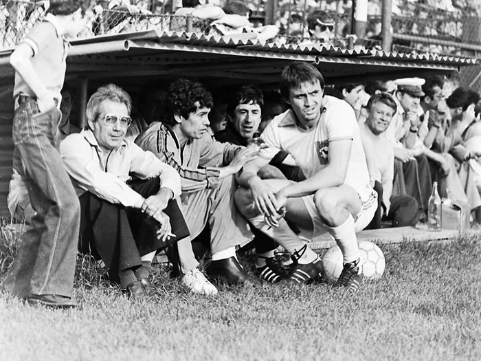 Mircea Lucescu la Corvinul Huendoara. Foto: Aurel Herlea. 1983