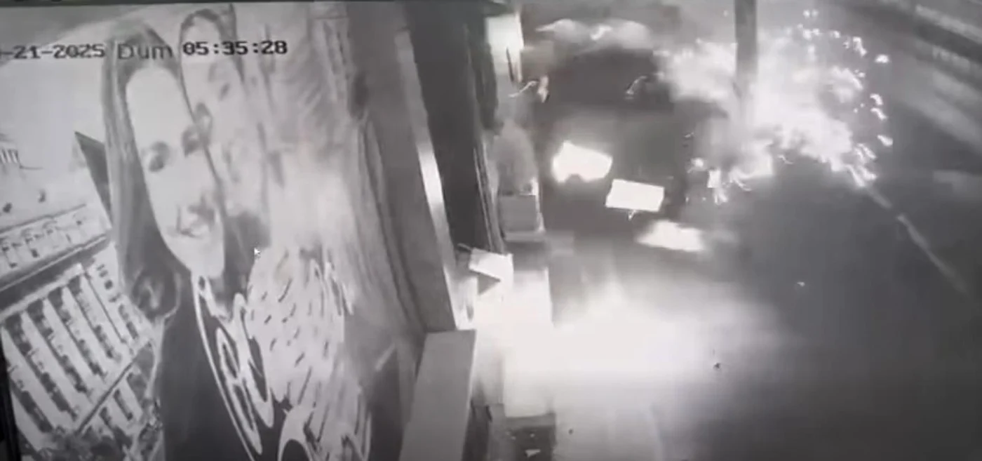 Accidentul a fost surprins de camerele video stradale. FOTO: captură video