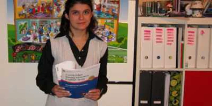 Iaşi: Portret/ Ruxandra Bucevschi: Predă piticilor engleză de Cambridge