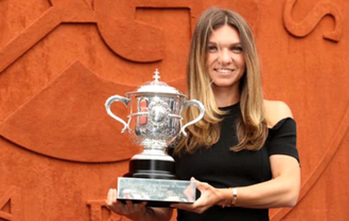 
    SImona Halep a cucerit trofeul la Roland Garros, în 2018Foto: Guliver/ GettyImages  