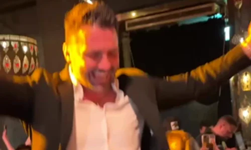 Pepe danseaza pe ritmuri orientale in Turcia mp4 thumbnail png