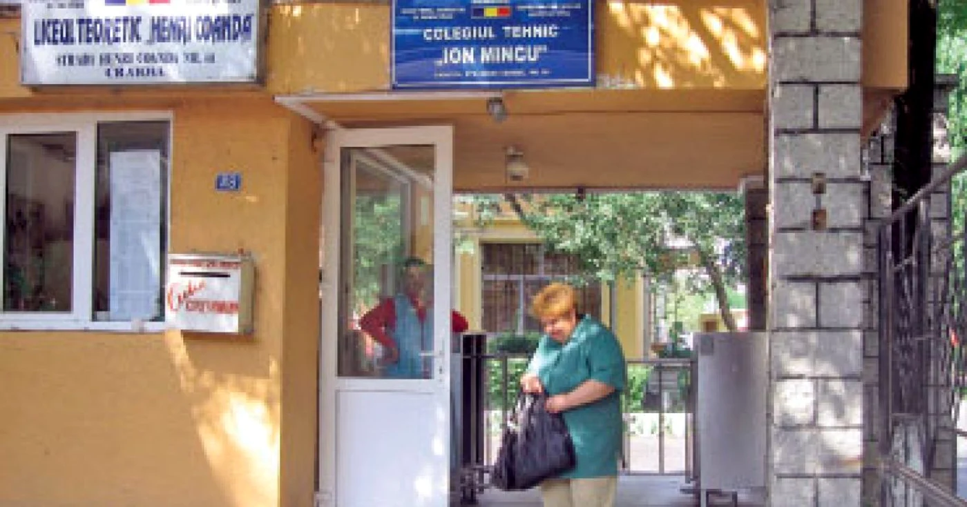 O infirmieră  a absolvit liceul  la 52 de ani