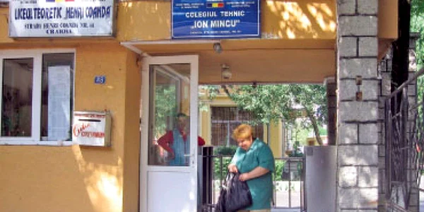 O infirmieră  a absolvit liceul  la 52 de ani