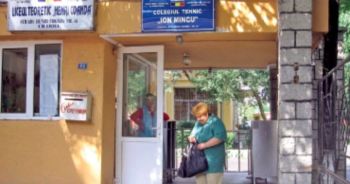 O infirmieră  a absolvit liceul  la 52 de ani