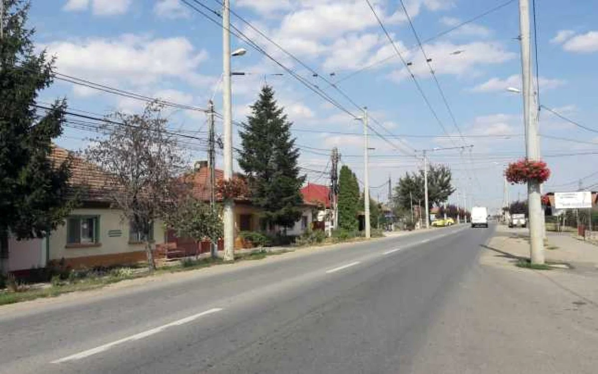 Stâlpii de troleibuz trebuie să dispară FOTO Ștefan Both