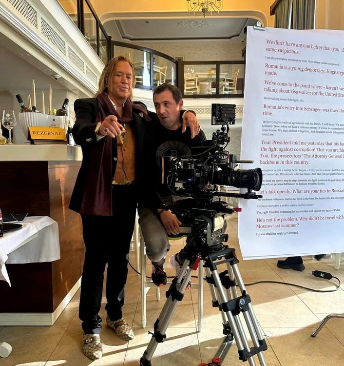 Actorul Mickey Rourke s-a arătat foarte încântat de colaborarea cu artiștii români