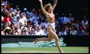 Melissa Johnson e primul ”streaker” din istoria turneului de tenis de la Wimbledon jpeg
