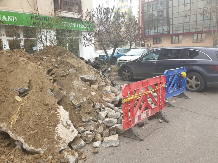 Și o parcare fost blocată de lucrări