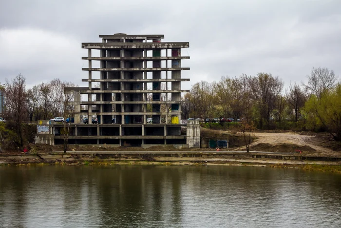 Acesta este hotelul pe care familia Oprea îl construia pe terenul primit de la Onțanu