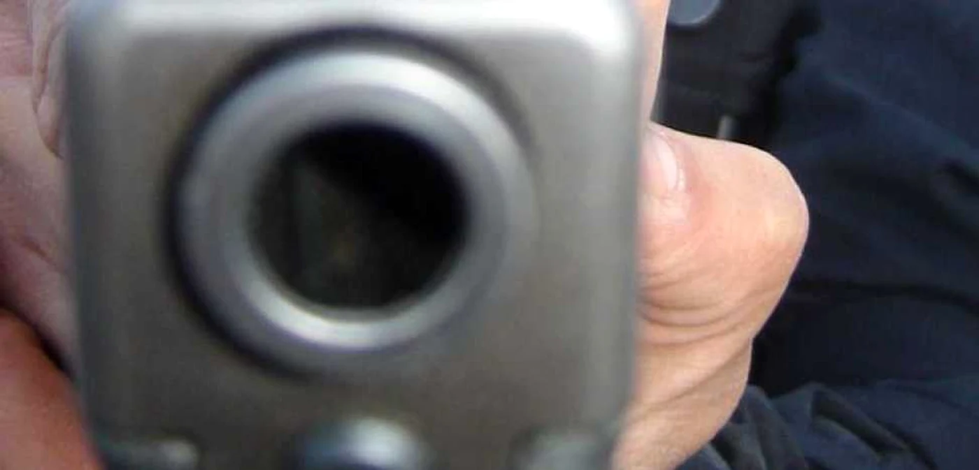 A fost nevoie de focuri de armă pentru ca maşina să fie oprită