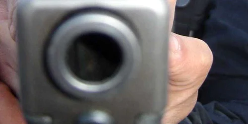 A fost nevoie de focuri de armă pentru ca maşina să fie oprită