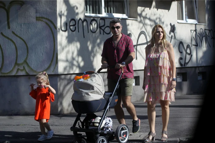 Cornel Ilie de la Vunk, cu familia la plimbare