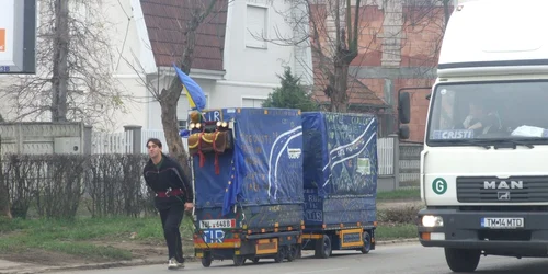 Rudy Varga parcurge kilometru după kilometru înhămat la „TIR-ul“ său