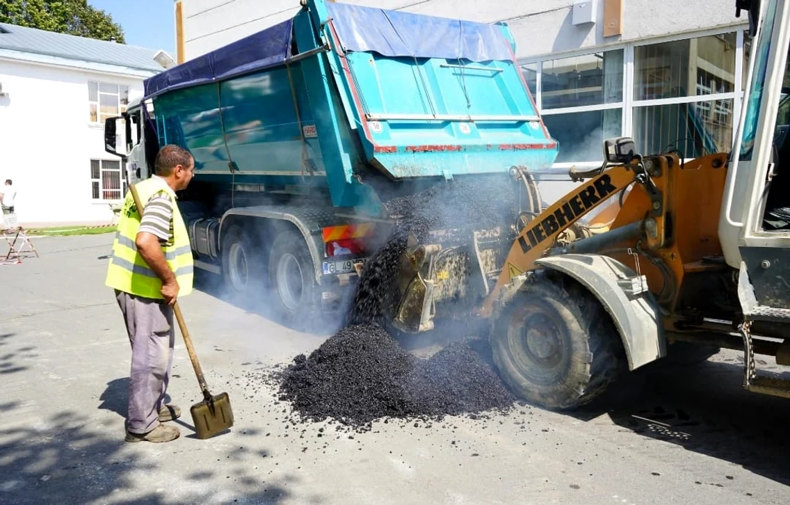 Etapa de testare a asfaltului cu plastic reciclat FOTO: UDJ Galați