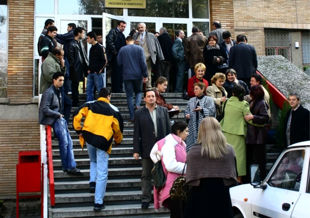 Braşov: Studenţii sunt nemulţumiţi că nu beneficiază, practic, de gratuitate