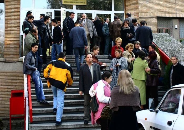 Braşov: Studenţii sunt nemulţumiţi că nu beneficiază, practic, de gratuitate