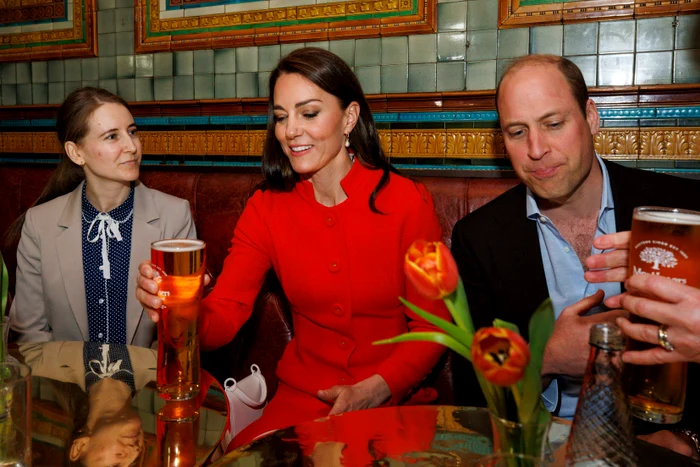 Kate și William au vizitat un pub din Londra (Foto: GettyImages)