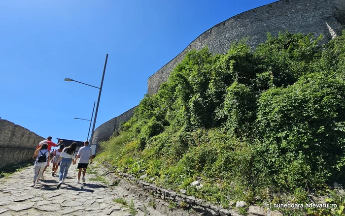 Turiști în Cetatea Devei. Foto: Daniel Guță