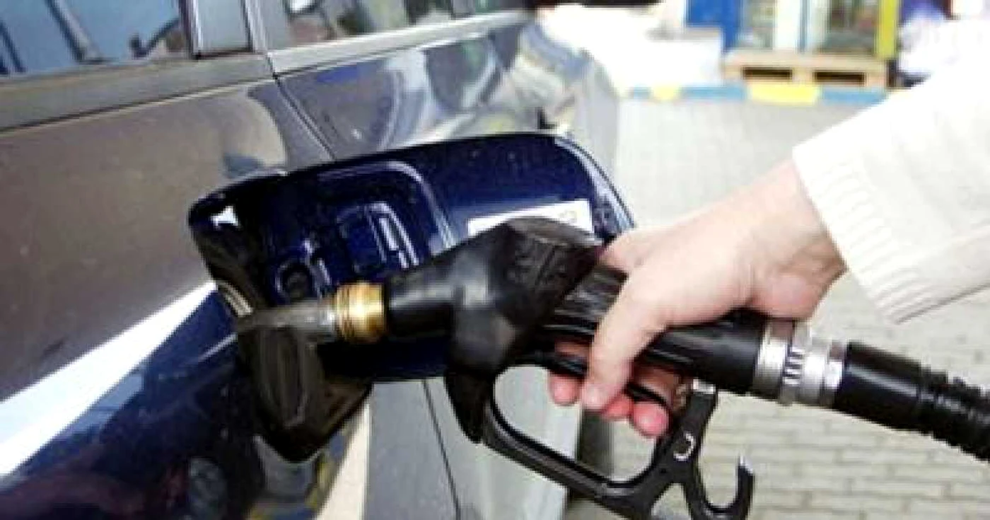 Hunedoara: Doi tineri au furat 80 de litri de motorină