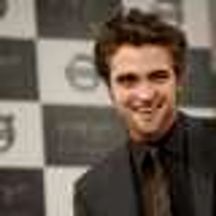 Actorul din " Twilight" acuză Twitter că i-a distrus viaţa