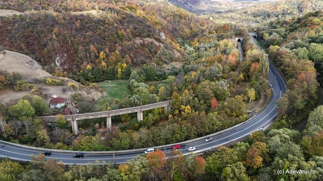 Calea ferată spectaculoasă din Ținutul Momârlanilor