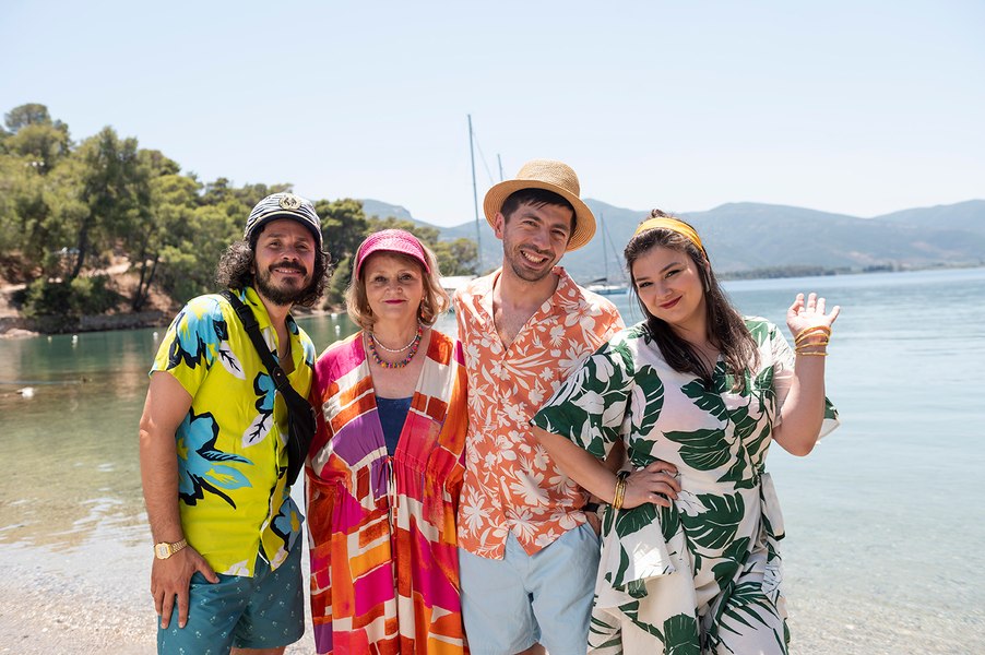 Mircea Bravo s-a mutat în Grecia. Acolo filmează Moartea în vacanță, comedie care se anunță un succes de box office