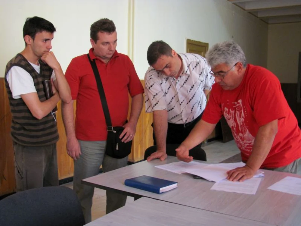 Funcționarii publici nu au de unde să returneze banii 