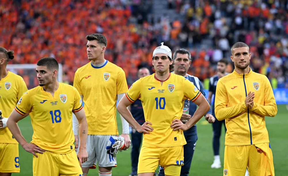 Ianis Hagi și coechiperii săi, după partida cu Olanda. Foto Sportpictures