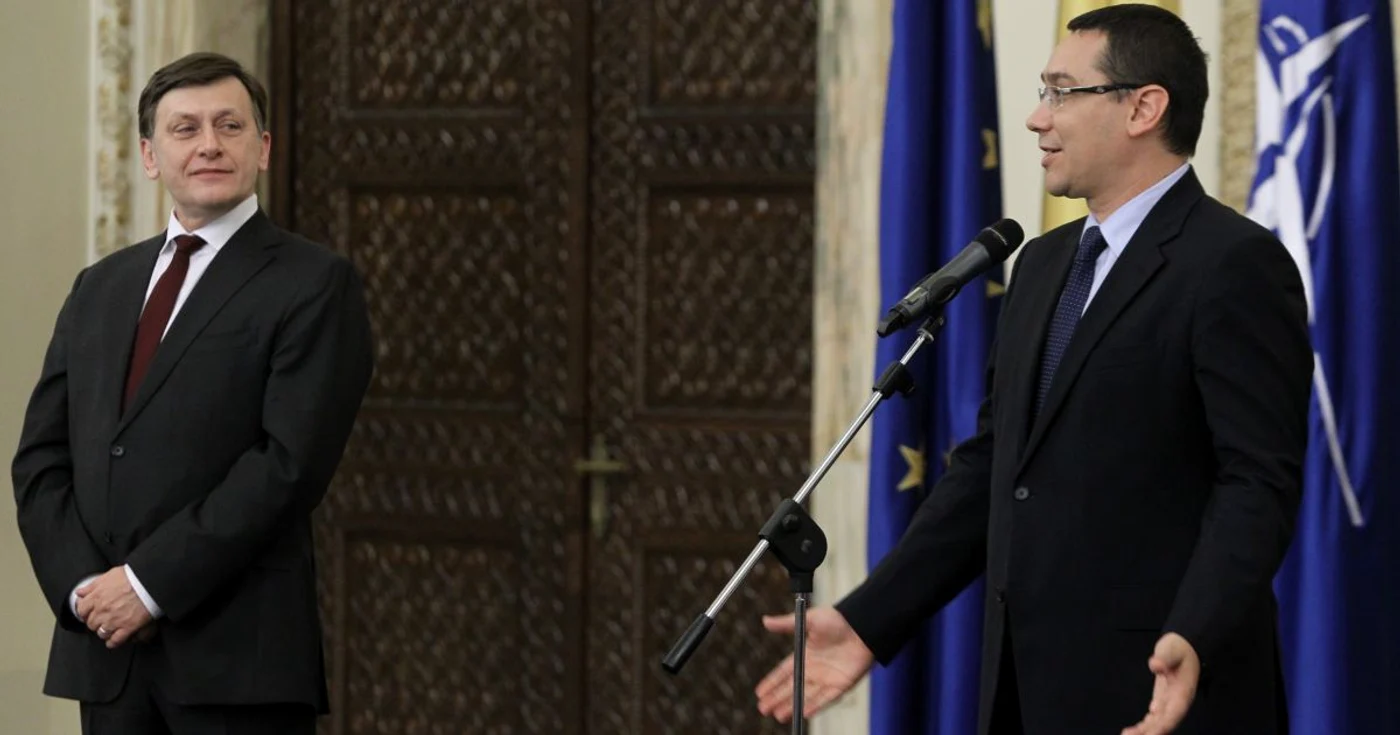 Victor Ponta: "Ce m-a deranjat pe mine la domnul Traian Băsescu nu a fost faptul că m-a apostrofat în public, ci faptul că mi-a băgat cuţitul pe la spate."       FOTO:MEDIAFAX