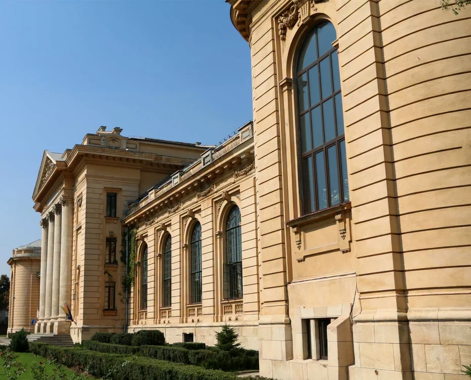 Universitatea de Medicină şi Farmacie „Carol Davila"