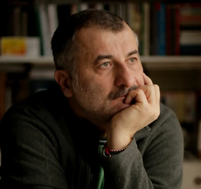 Regizorul Cristi Puiu a împlinit 54 de ani la data de 3 aprilie FOTO: Mandragora