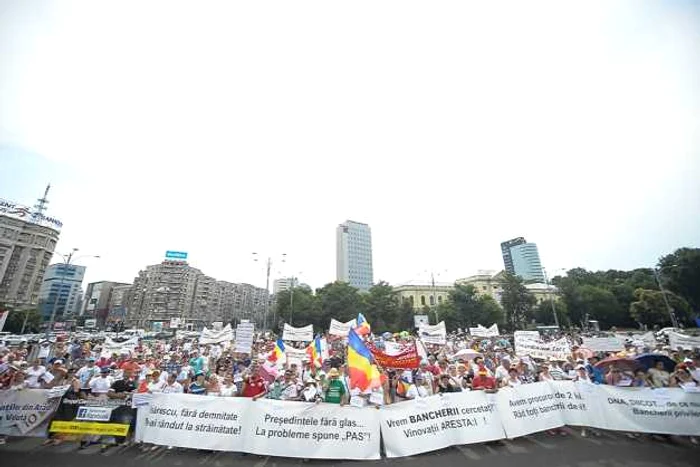 Protest clienţi credite franci elveţieni. Foto Mediafax