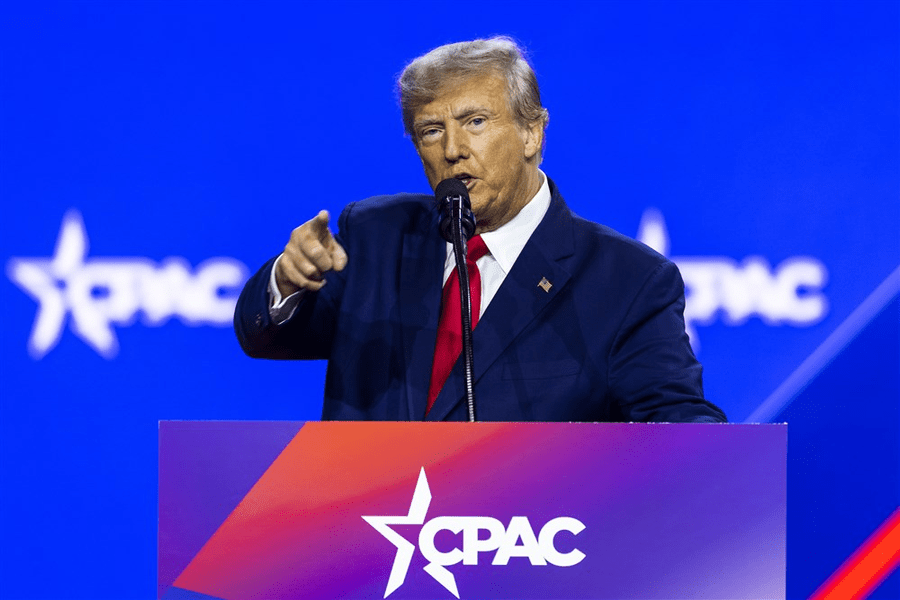 Donald Trump, la CPAC 2023. Insulte la adresa inamicilor politici interni și laude pentru relațiile sale cu Xi și Putin