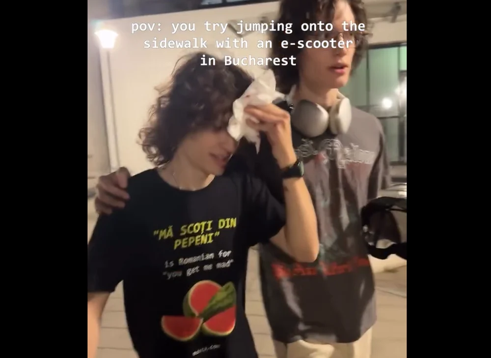 Un cunoscut influencer s-a rănit grav după ce a căzut cu trotineta în București: „Chiar și cu fața făcută varză nimic nu se compară cu mâncarea românească”