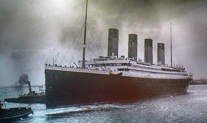 O pernă de pe Titanic, scoasă la licitație FOTO: Adobestock