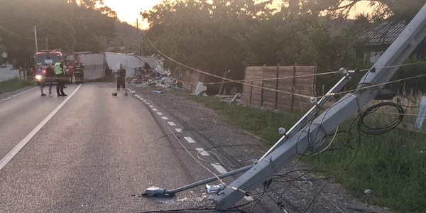 accident tir Neamt foto Ziar Piatra Neamt jpg