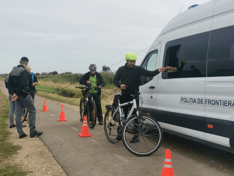 Exercițiu reușit la frontiera româno-sârbă. Peste o mie de cicliști au pedalat pe digul Begăi 