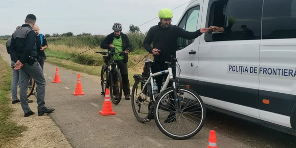 Deschiderea granitei romano sarbe pentru ciclisti FOTO Ștefan Both jpg11 jpg