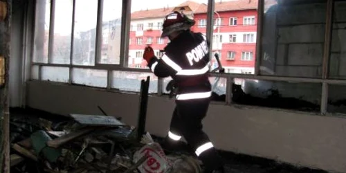 Pompierii au intervenit prompt pentru ca incendiul să nu se extindă